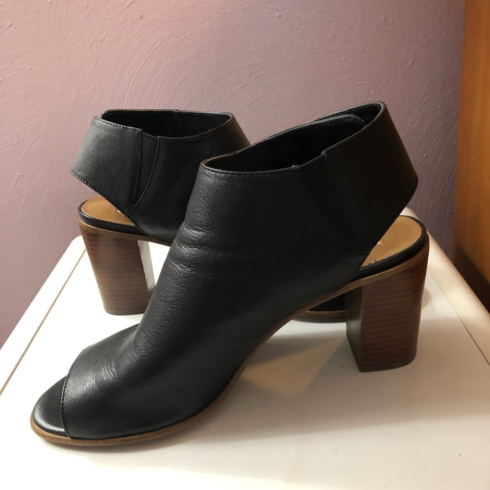 Black block heel leather shoes